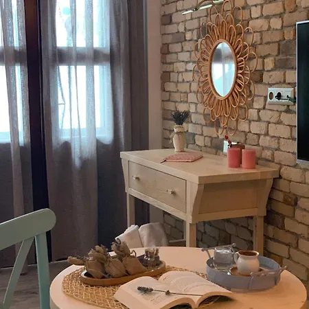 Lejlighed 50 Meters To The Long Bazaar In Lavantakas 1 Square *